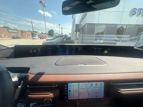 Used 2025 Lincoln Navigator Reserve AWD/4WD image 18