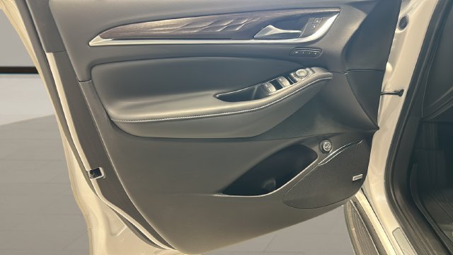 Used 2022 Buick Enclave Avenir w/ Avenir Technology Package AWD/4WD image 8
