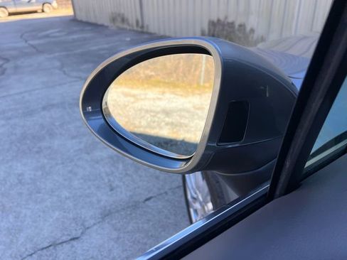 Used 2018 Porsche Cayenne Platinum Edition image 13