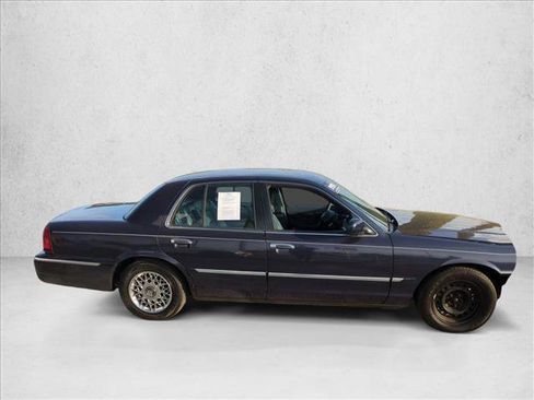 Used 2002 Mercury Grand Marquis GS RWD image 4