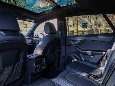 Used 2022 Audi Q8 Premium Plus image 24