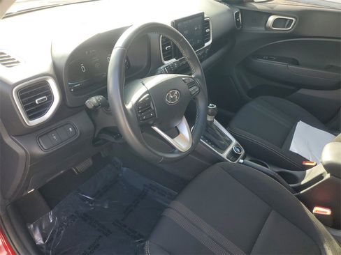 Used 2024 Hyundai Venue SEL image 15