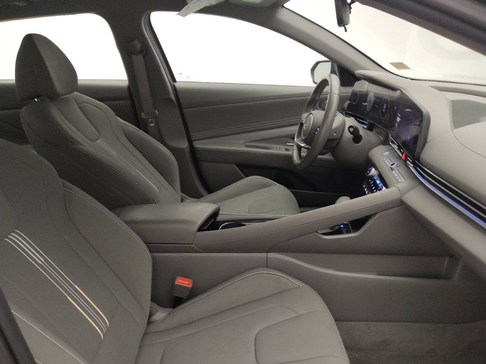Used 2025 Hyundai Elantra SEL FWD image 21