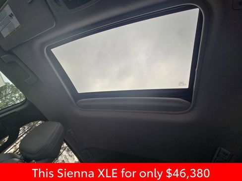 Used 2025 Toyota Sienna XLE image 38