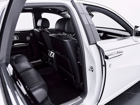Used 2018 Rolls-Royce Ghost RWD image 39