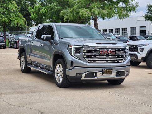 Used 2024 GMC Sierra 1500 Denali w/ Technology Package AWD/4WD image 3