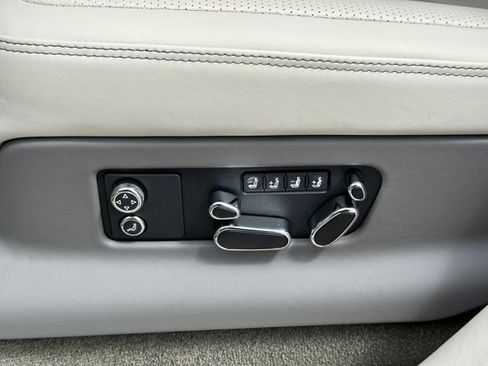 New 2024 Bentley Bentayga Extended Wheelbase image 35