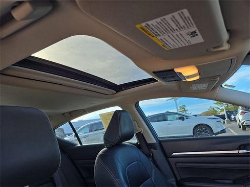 Used 2019 Nissan Altima 2.5 Platinum image 16