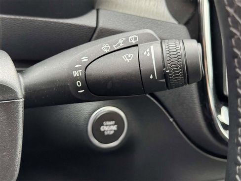 Certified 2025 Volvo XC40 B5 Plus image 22