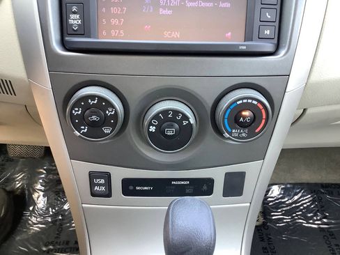 Used 2013 Toyota Corolla LE FWD image 34