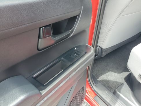 Certified 2025 Toyota Tacoma SR5 AWD/4WD image 16