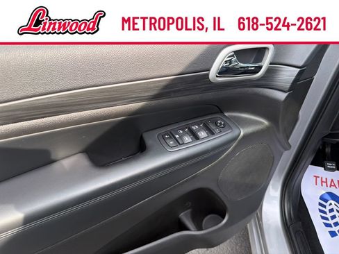 Used 2021 Jeep Grand Cherokee Laredo X AWD/4WD image 13