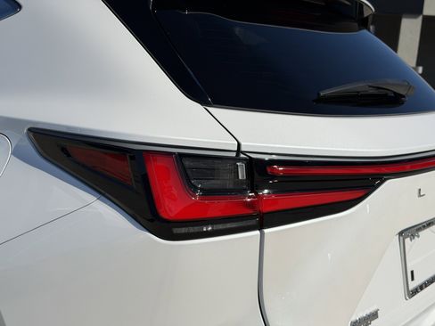 Used 2022 Lexus NX 250 FWD image 10