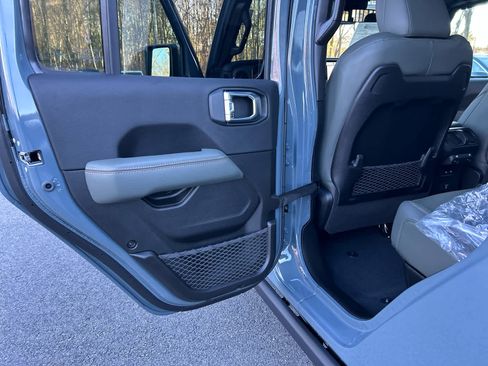 New 2026 Jeep Gladiator Mojave w/ Safety Group image 35