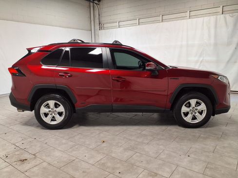 Used 2021 Toyota RAV4 XLE w/ Convenience Package image 10