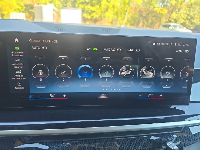 Used 2023 BMW X7 xDrive40i w/ Executive Package AWD/4WD image 19
