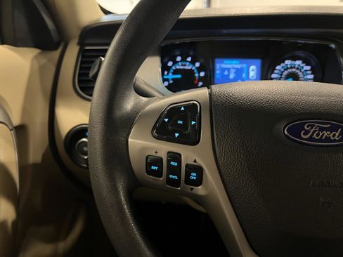 Used 2015 Ford Taurus SE image 13