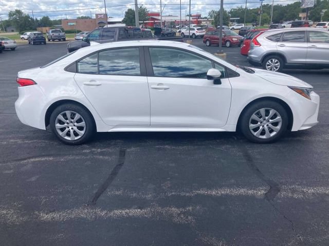 Used 2022 Toyota Corolla LE FWD image 2