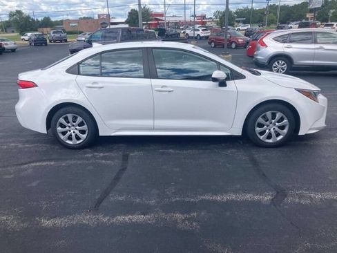 Used 2022 Toyota Corolla LE FWD image 2