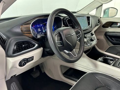 Used 2022 Chrysler Pacifica Limited FWD image 31