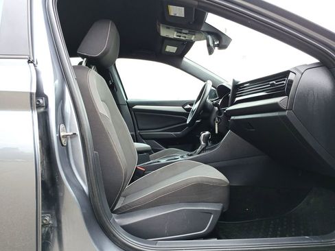 Used 2025 Volkswagen Jetta Sport image 28