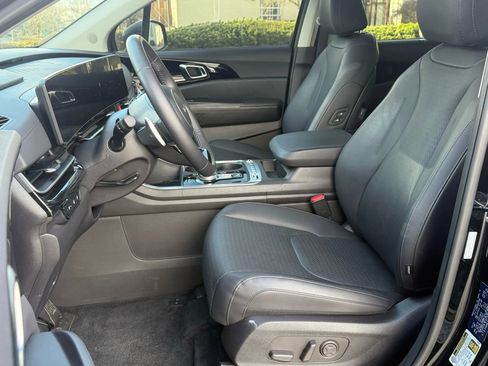 Used 2025 Kia Carnival SX Prestige image 15