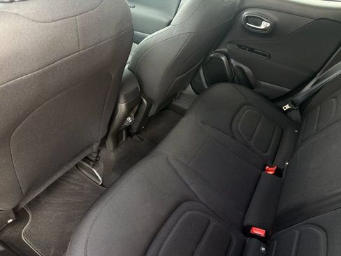 Used 2020 Jeep Renegade Latitude FWD image 10