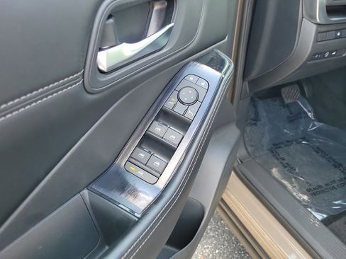 Used 2025 Nissan Rogue SV w/ SV Premium Package FWD image 16