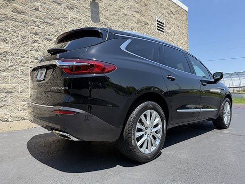 Used 2018 Buick Enclave Premium w/ Experience Buick Package FWD image 3