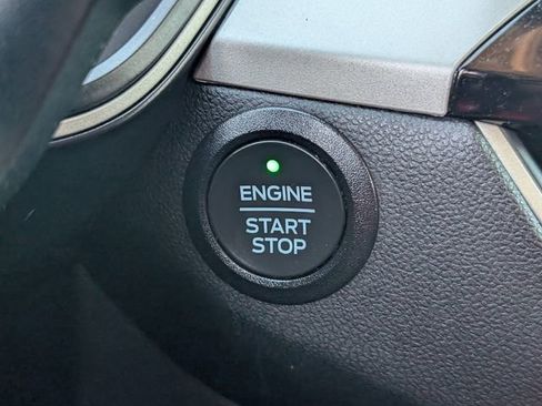 Used 2022 Ford Escape SE w/ SE Sport Appearance Package image 19