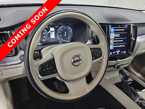 Used 2021 Volvo XC60 T5 Momentum w/ Climate Package AWD/4WD image 6
