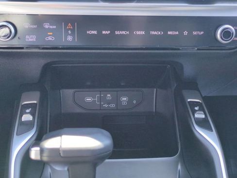 Used 2024 Kia Sorento S w/ Panoramic Sunroof Package FWD image 24