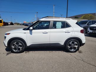 Used 2024 Hyundai Venue SEL video 4