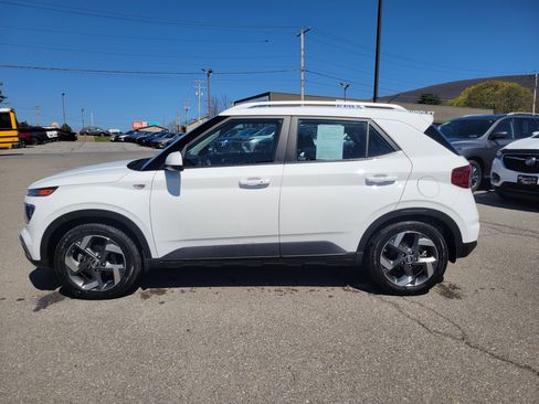 Used 2024 Hyundai Venue SEL image 4