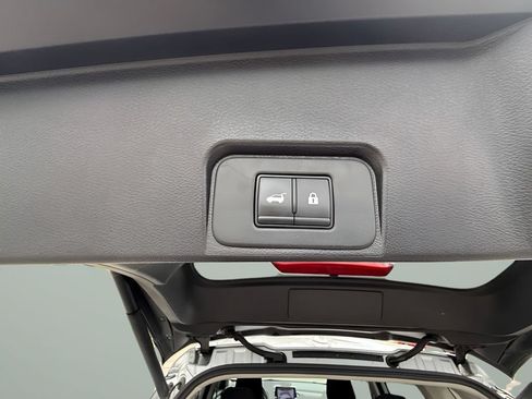 Used 2024 Nissan Rogue SV AWD/4WD image 18