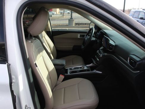 Used 2020 Ford Explorer XLT w/ Equipment Group 202A image 11