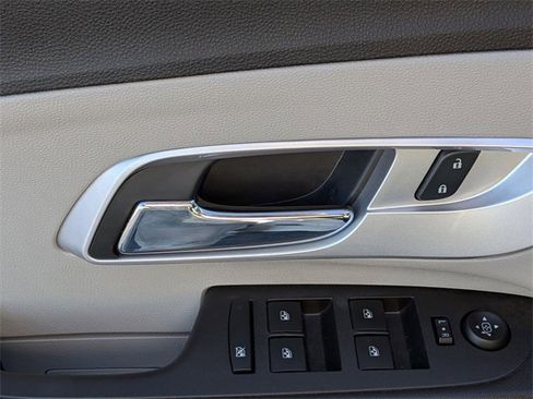 Used 2017 Chevrolet Equinox Premier image 13