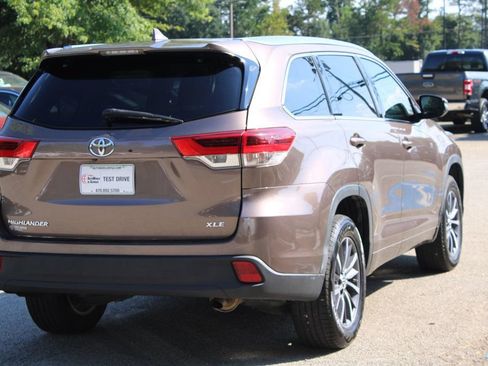 Used 2017 Toyota Highlander XLE FWD image 8