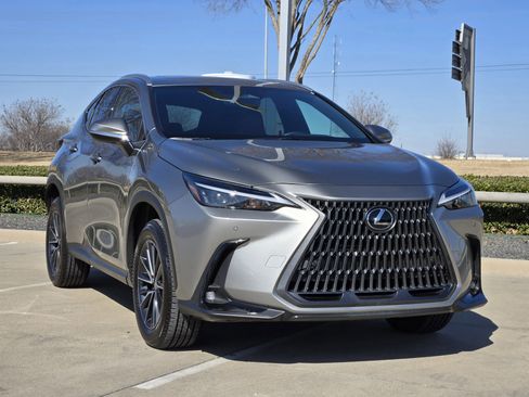 Used 2025 Lexus NX 250 image 2