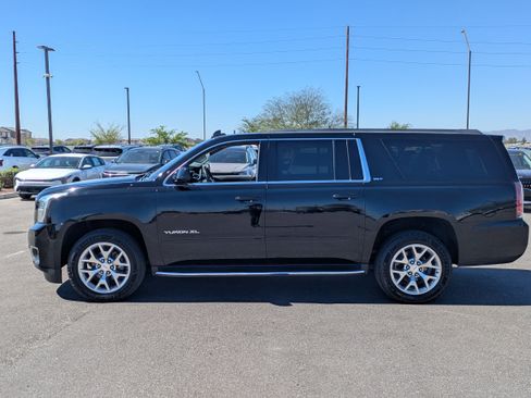 Used 2019 GMC Yukon XL SLT image 2