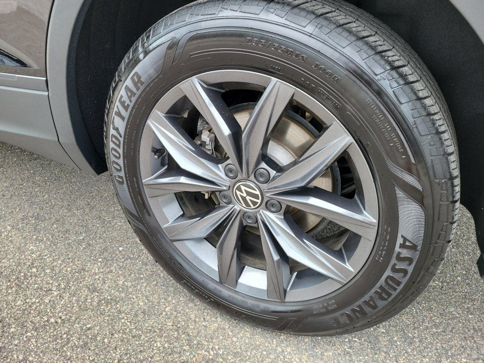 Certified 2023 Volkswagen Tiguan SE w/ Panoramic Sunroof Package FWD image 27