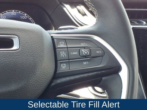 Used 2025 Jeep Grand Cherokee Altitude AWD/4WD image 13