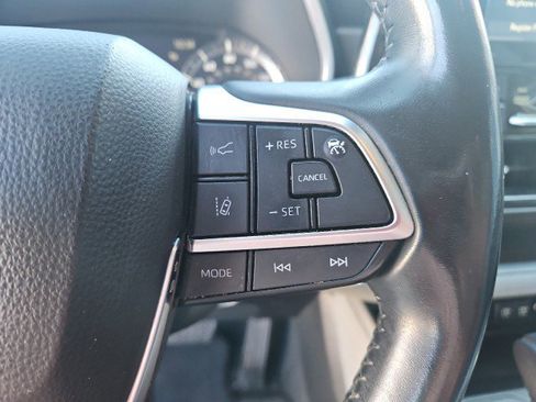 Used 2021 Toyota Highlander XLE image 16