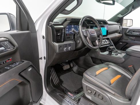 Used 2025 GMC Sierra 1500 AT4 w/ AT4 Premium Package AWD/4WD image 13