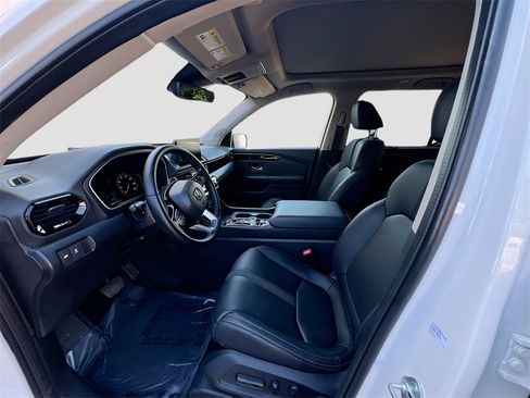 Used 2023 Honda Pilot Touring image 22