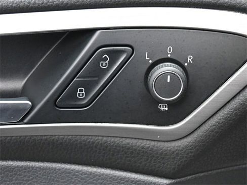 Used 2015 Volkswagen Golf S image 13