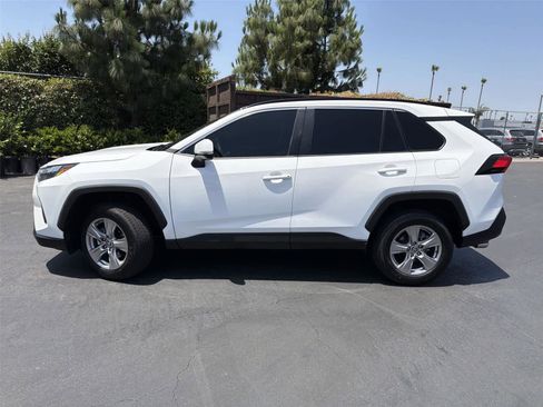 Used 2022 Toyota RAV4 XLE FWD image 3