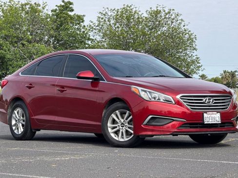 Used 2016 Hyundai Sonata SE FWD image 2