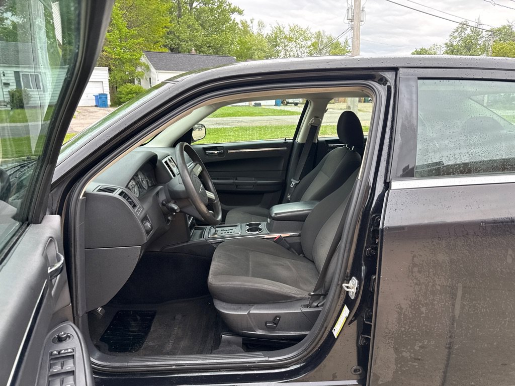 Used 2009 Chrysler 300 LX RWD image 10