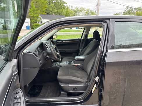 Used 2009 Chrysler 300 LX RWD image 10